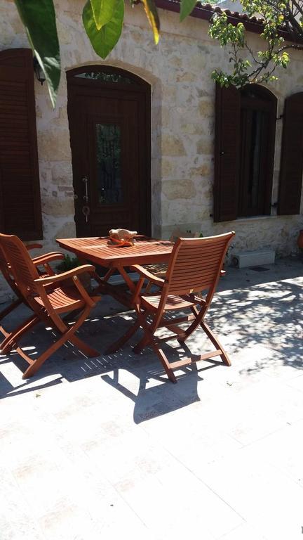 Artemisia Traditional Home Choudetsi Exterior photo